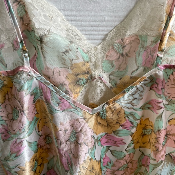 Victoria’s Secret Chemise - Picture 8 of 9